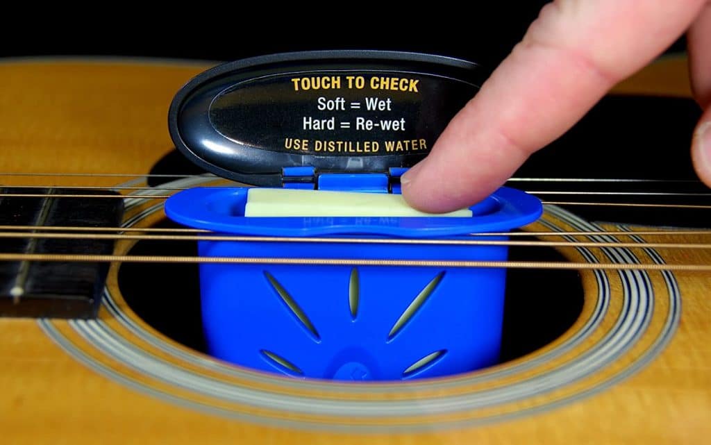 the-best-guitar-humidifiers-for-protecting-your-instrument-4