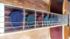 the-ultimate-guide-to-finding-the-best-acoustic-guitar-picks-for-strumming-2